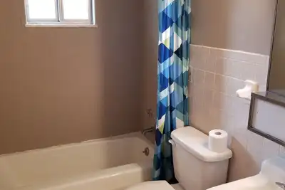 Image de Quiet and cozy cabin with full kitchen and two bedrooms adjoining Lake Barkley.