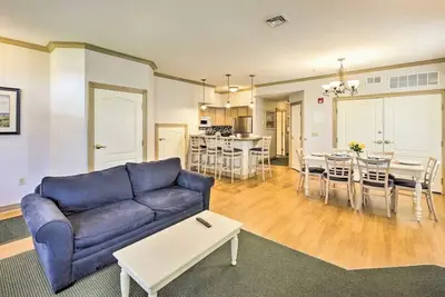 Image de Just 75 steps from the sand and shore of Lake Michigan!