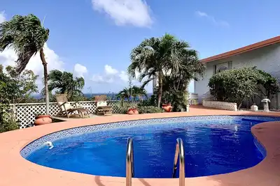 Image de Sunshine & Happiness! 2 Br Home, pool & ocean view