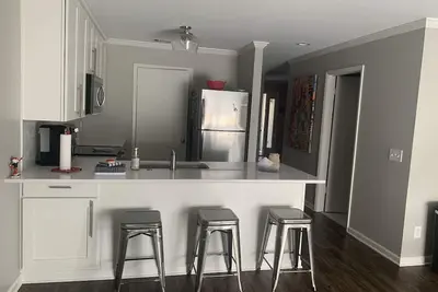 Image de Stylish Stay Near Au Stadium and Downtown!