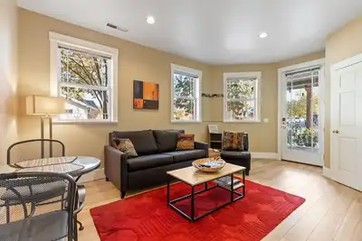 Image de Nw Broadway Downtown | Old Bend neighborhood, walk everywhere!