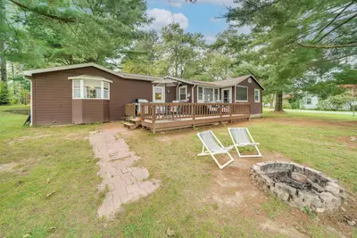Image de Walk to Beach & Lake: Idyllic Escape in Edinboro!