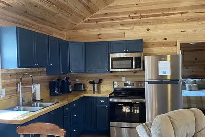 Image de Quiet fishing cottage with lake view. 2 Br/2ba<br> “come catch some memories”