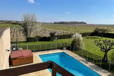 Image de 3 Bed House - Sleeps 6 - Pool - HotTub - Garden