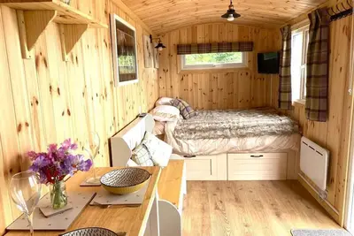 Image de Remarkable Shepherds Hut in a Beautiful Location.