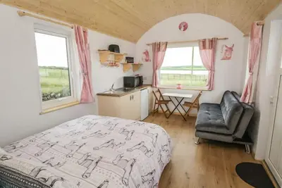 Image de The Lazy Llama Shepherd Hut Campview Farm Stay