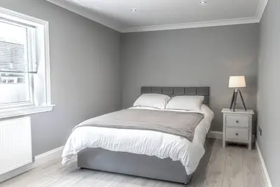 Image de 1 Bed Cottage-Sleeps 2-Parking-Pets-Hot Tub