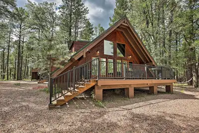 1 Mi to Woodland Park: Pinetop Cabin w/ Balcony!