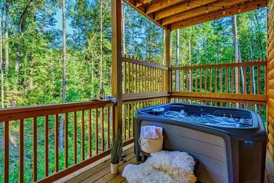 Image de Great Location! 3 Mi to The Island Pigeon Forge, Pool Table/Hot Tub & Game Room