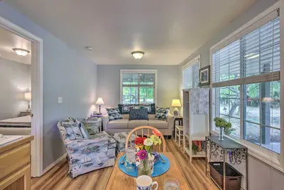 Image de Cozy Cottage on Flower Farm w/ Baker Creek Views!