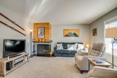 Image de 7 Mi to Ski Resort: Dillon Condo w/ Mtn Views
