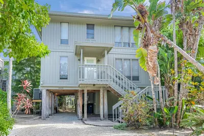 Image de renovated stunning coastal sunset captiva home!