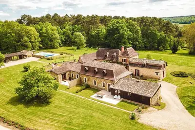 Image de Grande maison familiale avec piscine privée