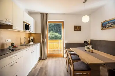 Image de Appartement \"Pramstaller Dolomites\" avec vue sur les montagnes, Wi-Fi, balcon et jardin