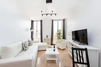 Image de Centrally Located Apartment w/ Kitchen, A/C, & WiFi - Steps to Dining & Shops