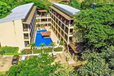 Image de 2-Bedroom, 2-Bath Condo Near Beach