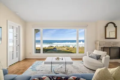 Image de @ Marbella Lane - Oceanfront w/unobstructed views!
