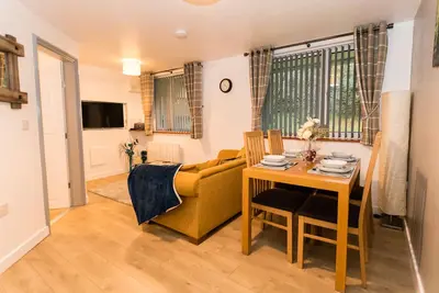 Image de 1 Bedroom Newton Apartment. Free Parking. Garden. Wigan