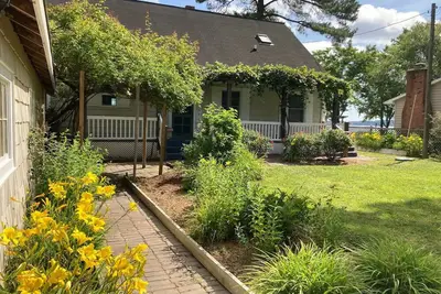 Image de Northern Neck river cottage w/private beach & dock