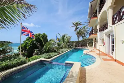 Image de Oceanfront 2-bed Apt With Pool Near Surfing - Rosalie #2 2 Bedroom Apts by Bluescape
