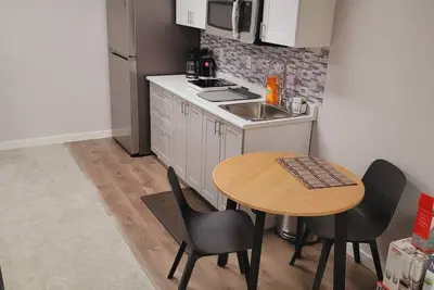 Image de Cozy 2 bedroom basement