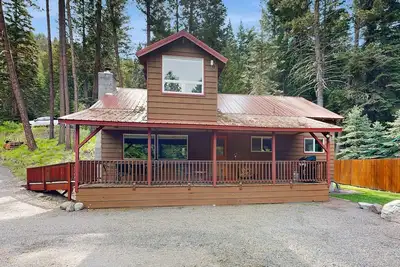 Image de Dog-friendly house near lake with wood stove, washer/dryer, grill, & partial Ac