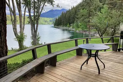 Image de Dog-friendly & attractive lakefront house with water views & washer/dryer