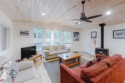 Image de Quiet and Attractive Home Close to Lake w/WiFi, Private Washer/Dryer - Dogs Okay