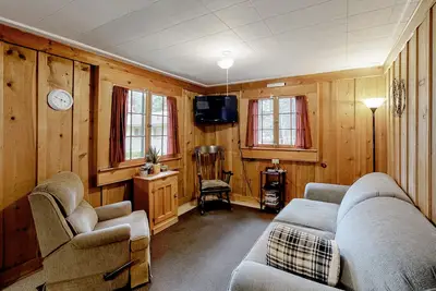 Image de Conveniently Located Home Close to the Lake w/Free WiFi
