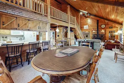 Image de Charming home on Wallowa Lake with private boat dock & large deck