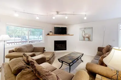Image de Ground-Floor Condo w/Washer/Dryer, Gas Grill, Fireplace, WiFi
