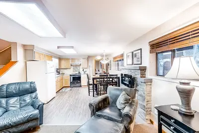 Image de Riverfront ground-floor apartment with patio & lovely yard - dog-friendly