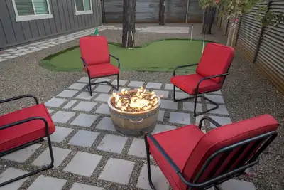 Image de New Flagstaff single-story home with a beautiful backyard and Hot Tub!