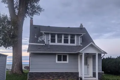 Image de Adorable Cape Cod on Lake Ontario Waterfront