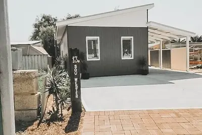 Image de Sou Wester - is a bright, light and modern holiday home.