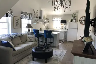 Image de The Suburban Farmhouse\" where old meets new.