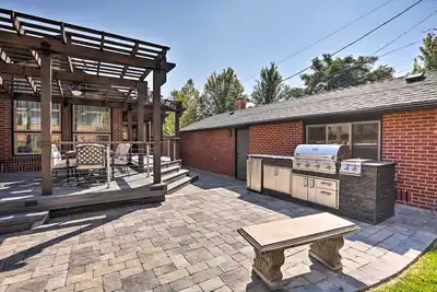 Image de Luxe Home w/ Backyard Oasis ~ 1 Mi to Midtown