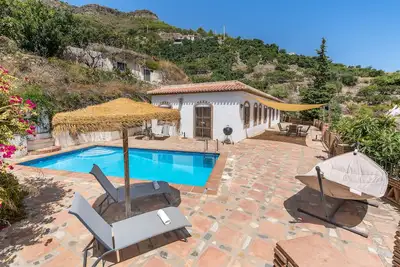 Image de Casa \"Cortijo La Alberquilla\" avec vue sur la montagne, vue sur la mer, piscine, Wi-Fi et jardin