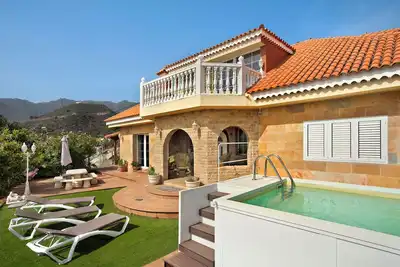 Image de Villa Holiday Home Hemi avec vue sur mer et montagne, piscine, Wi-Fi, terrasses et jardin
