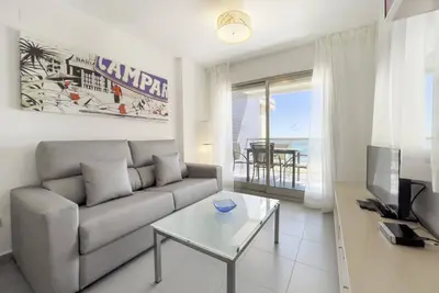 Image de Première ligne / Wifi / Spa / Vues mer / Piscine chauffée / Mascotte