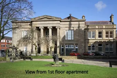 Image de Heart of Macclesfield 2 Bedroom Grade Ii Apartment
