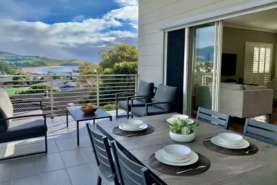 Image de Luxury stay with spectacular mountain and sea views. 6 min walk to beach