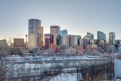 Image de Gorgeous 2Br Condo w Parking Patio Coffee!