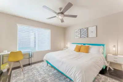 Image de King bed 1br close to Downtown w fast wifi & gym