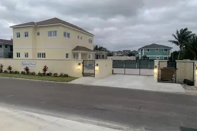Image de Ridgewood Court - Townhouse Near Beach Across the Street From Grocery Store