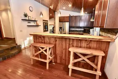 Image de Bearadise - Pet friendly - Walk to Downtown McCall - Hot Tub - WiFi - Sleeps 10