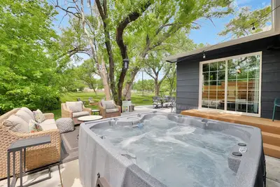 Image de Oasis, new spa, indoor-outdoor dream