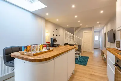 Image de Modern & Stylish 3 Bedroom Reading House - Free WiFi & Streaming Services