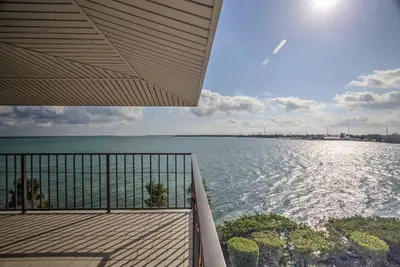2 story condo with panoramic bay views and balconies!