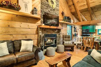 Image de ​Secluded 4br Cabin w/ Hot Tub & Games and Huge Decks! !